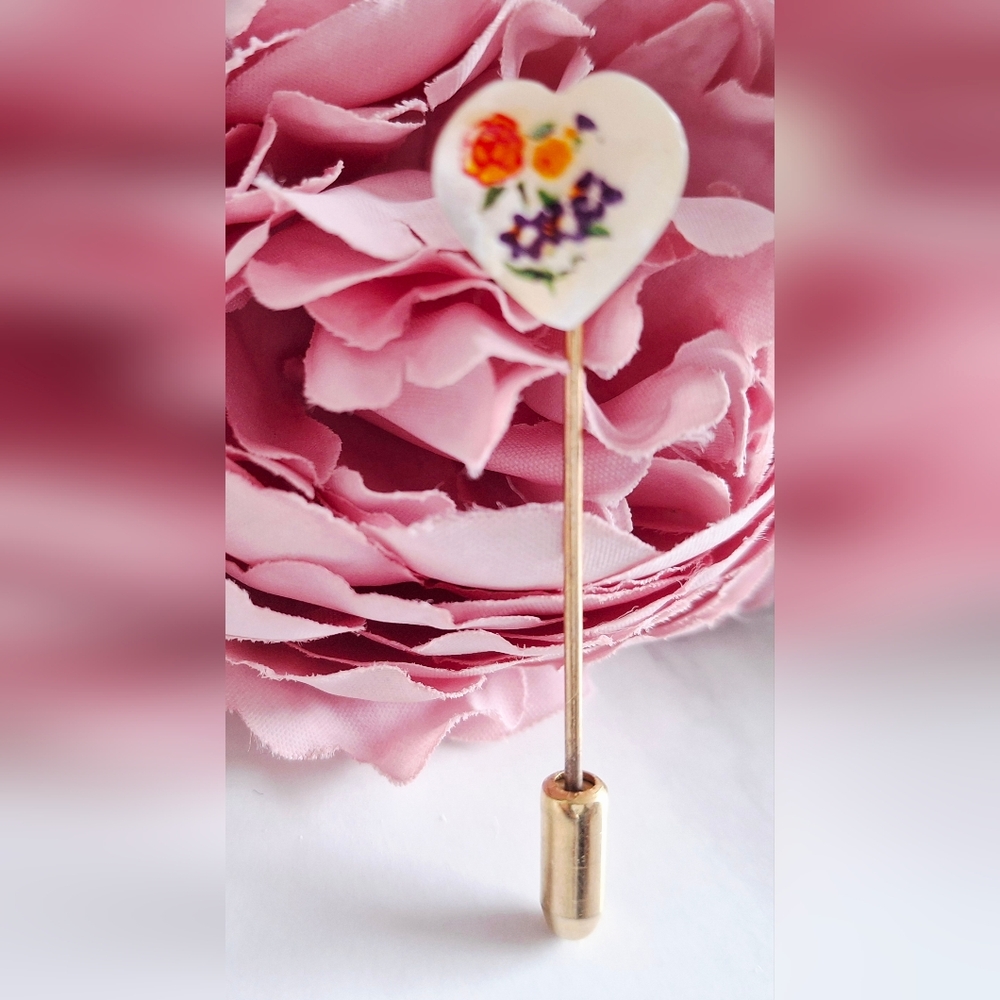 Vintage 80s 💐🤍Pretty Floral Heart Brooch Pin